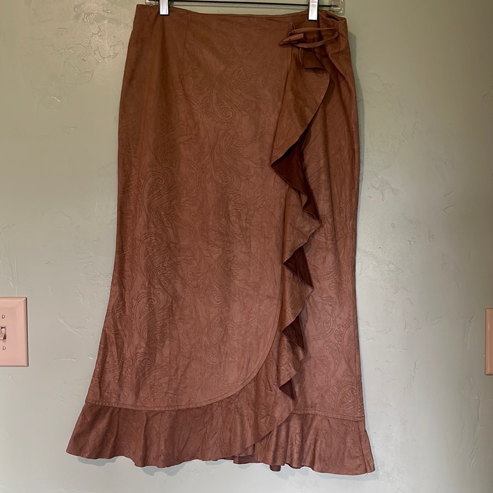 Ranch Dressn faux Suede skirt, size medium